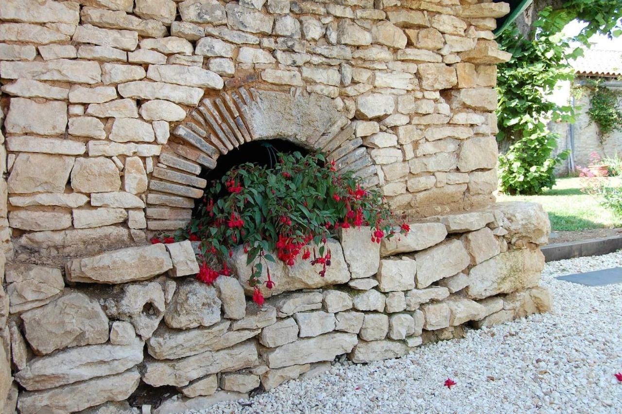 Petit Gite En Braconne La Rochette  Exterior photo